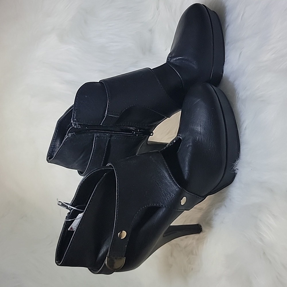 Black Boot - image 1